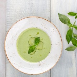 Sopa fría de legumbres verdes